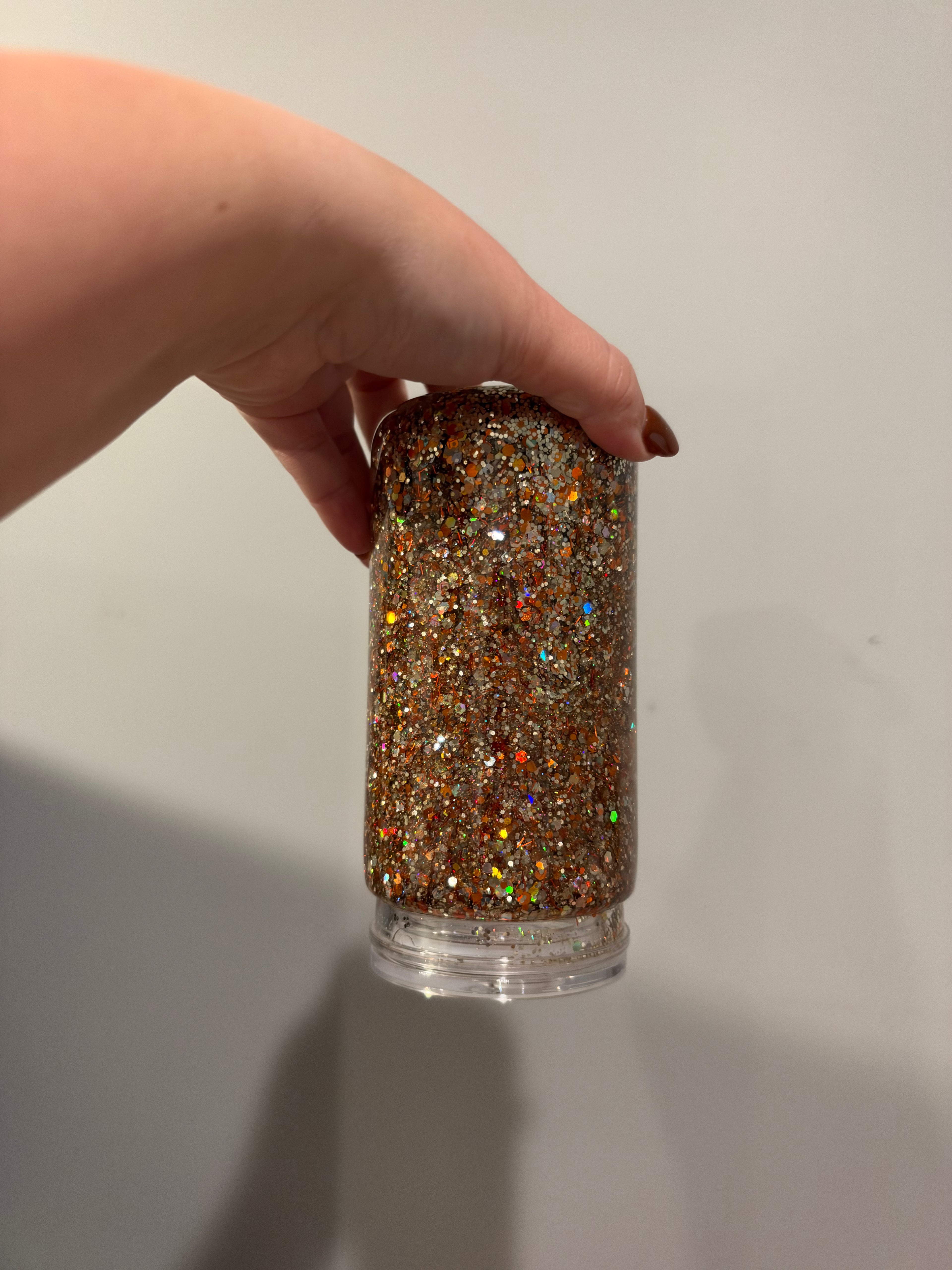 Fast flow glitter cup